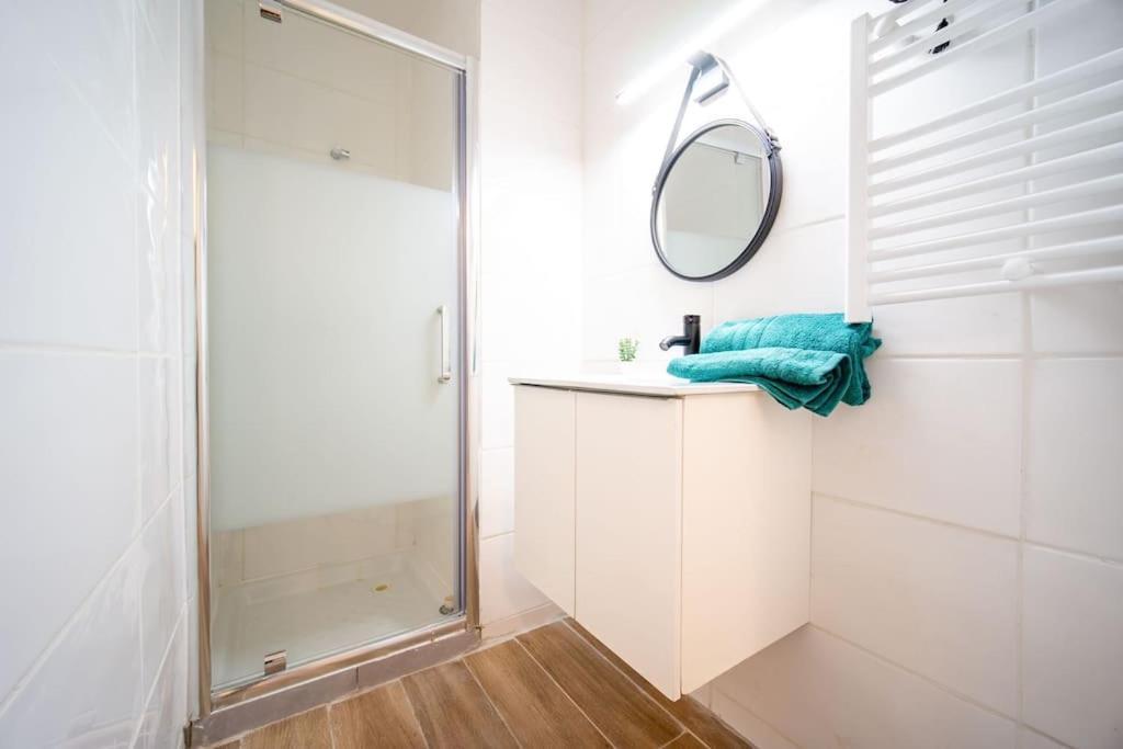 Fully Equiped Wifi Apartment Sleeps 6 Марсель Екстер'єр фото